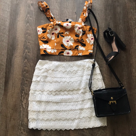 White House Black Market Dresses & Skirts - Lace crochet white skirt